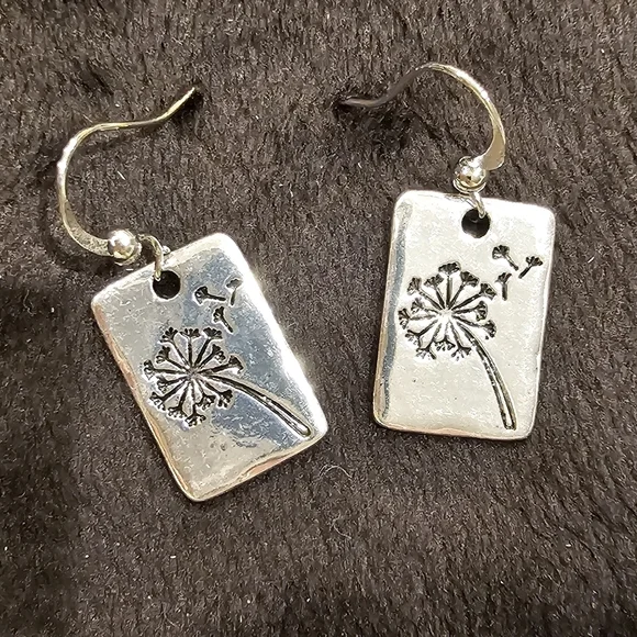 💥4 for $25💥 Dandelion Silvertone Earrings - Picture 4 of 7